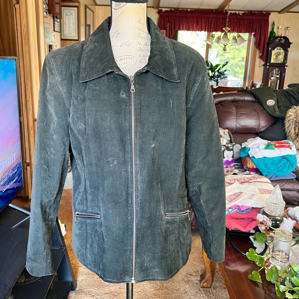 Woman’s vintage Kathy Ireland genuine leather zip up jacket